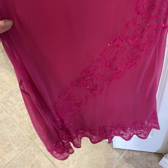 Beautiful fuchsia evening dress - Picture 4 of 11